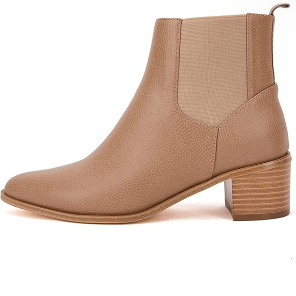 Womens NWT Pointed Toe Stacked Chunky Block Heel‎ Shoes Sz 7, 7.5 Nude